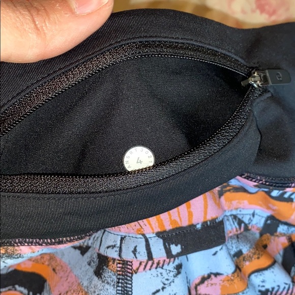 Lululemon speed up shorts sz 4 - Picture 3 of 3